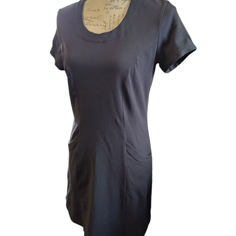 GoLite sz Small dress, scoop neck, cap sleeves, front pockets, stretch, black